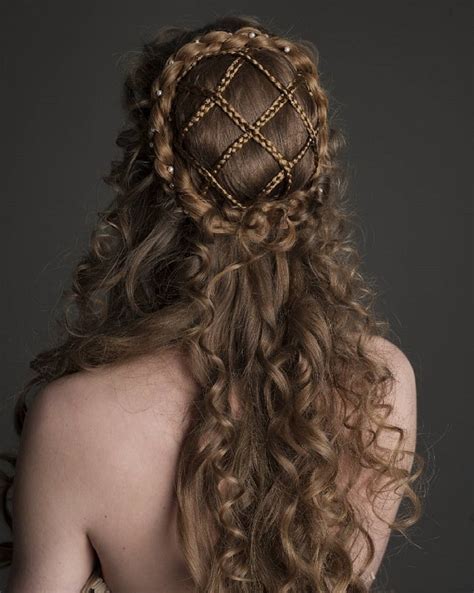 easy renaissance hairstyles.